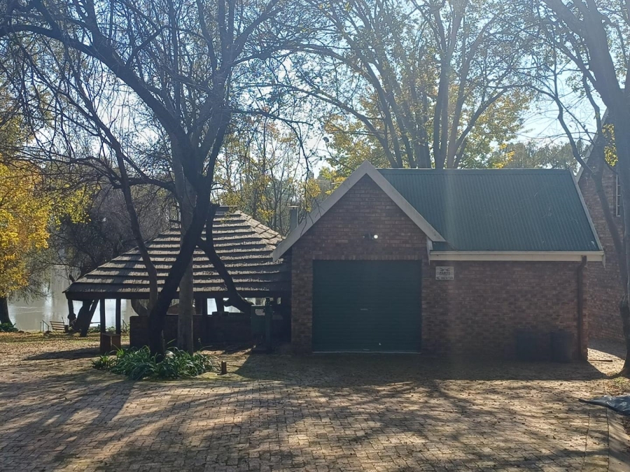 9 Bedroom Property for Sale in Willow Grange Free State
